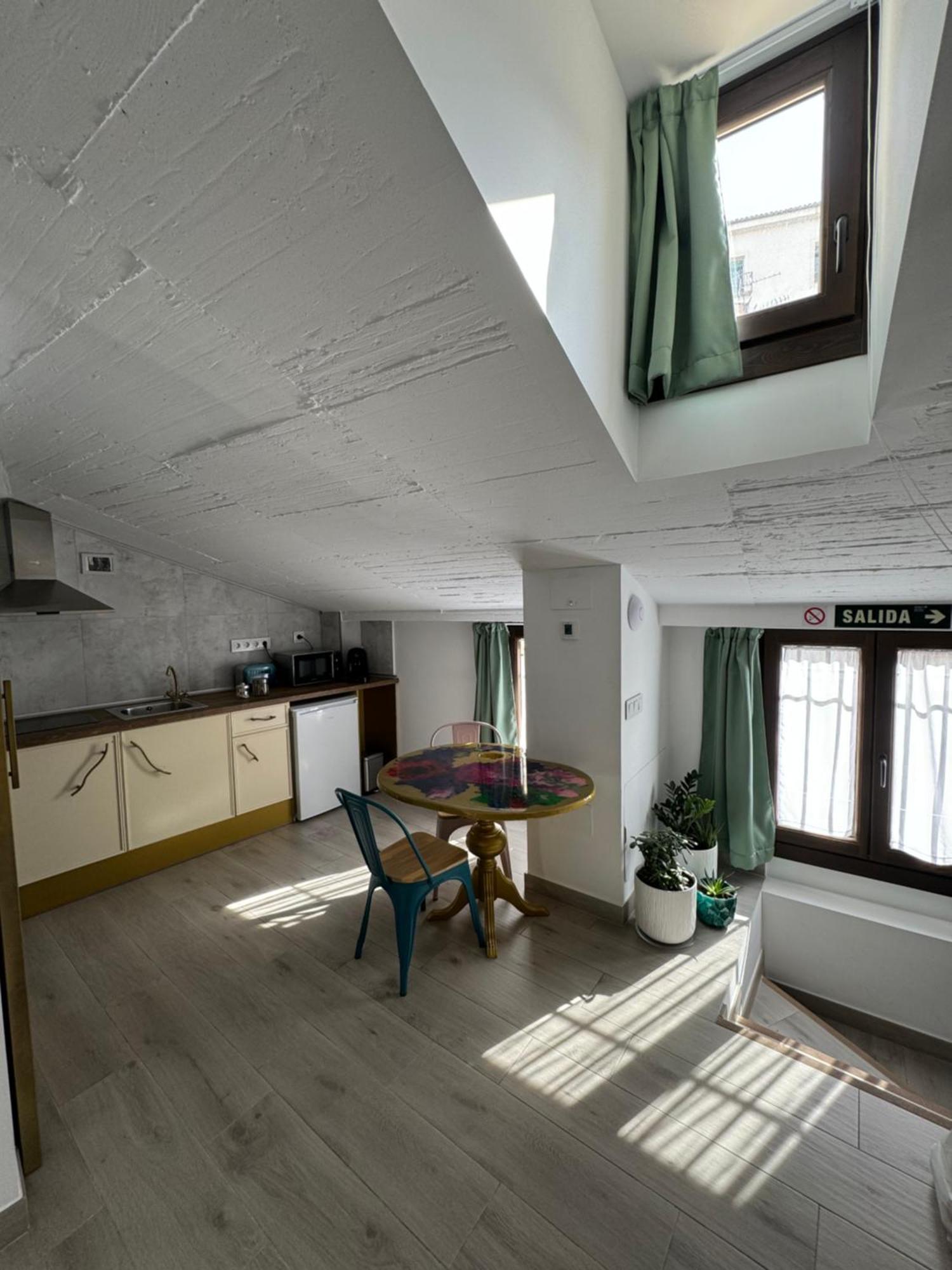 Ateneo Cuenca Suites Con Cocina En El Casco Historico Exterior photo