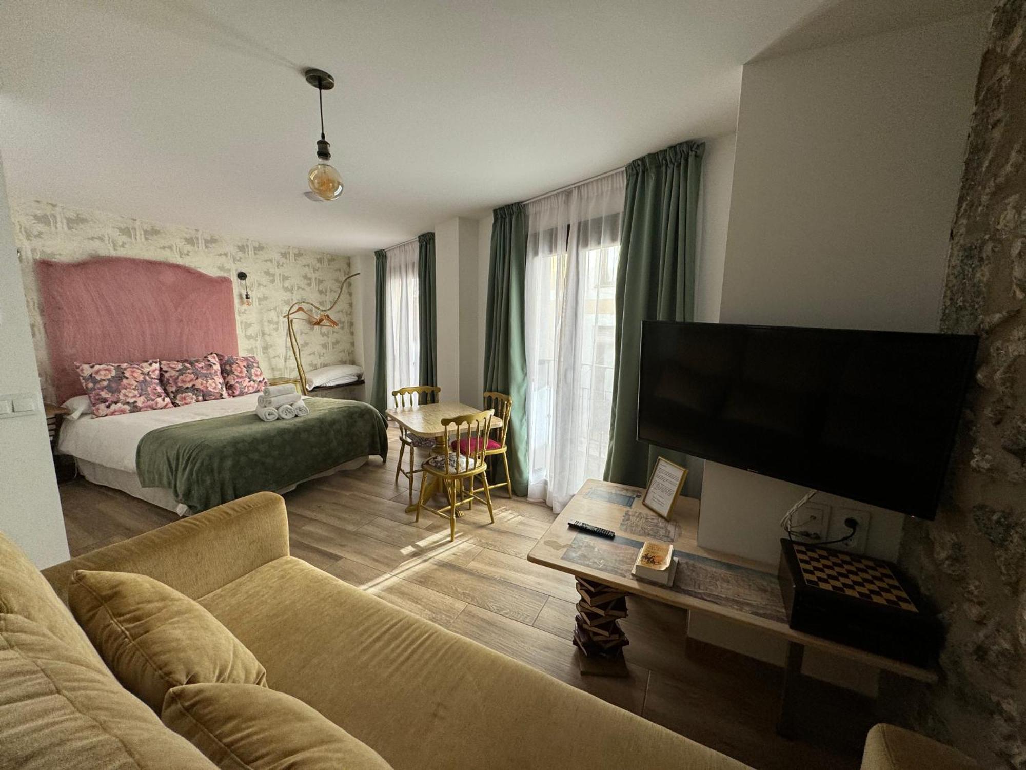 Ateneo Cuenca Suites Con Cocina En El Casco Historico Exterior photo